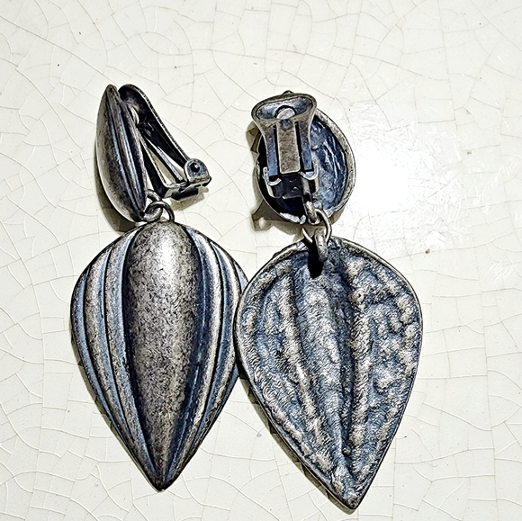 Antique silver tone modernist dangle clip on earrings - Picture 3 of 5